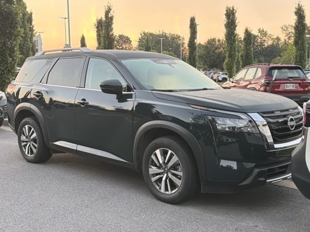 Used 2025 Nissan Pathfinder SL SUV