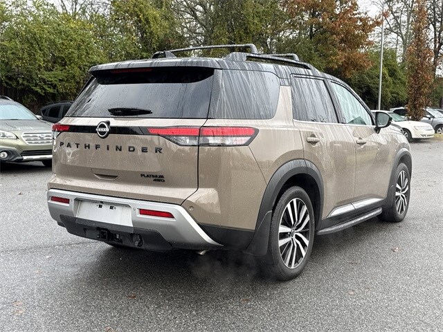 2023 Nissan Pathfinder Platinum photo 3