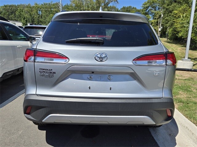 2022 Toyota Corolla Cross LE photo 4