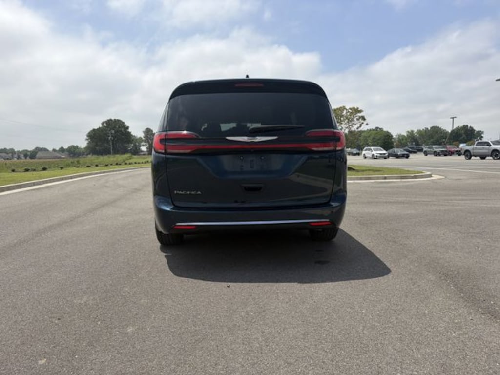 Used 2023 Chrysler Pacifica Touring L Minivan/Van