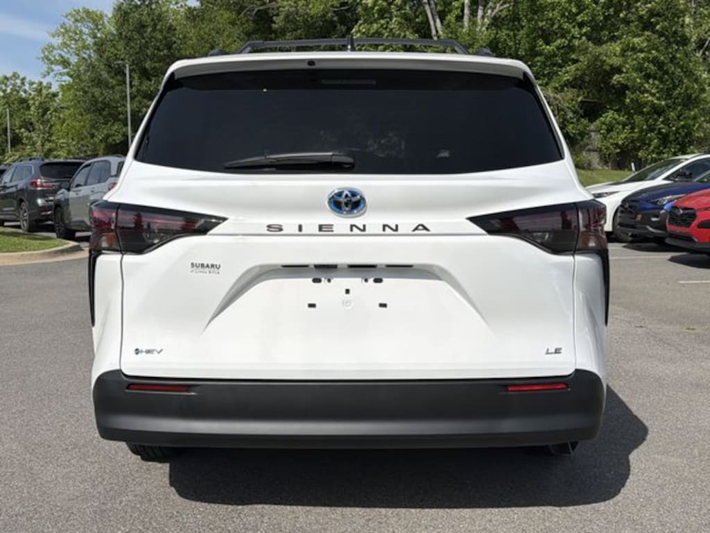 Used 2025 Toyota Sienna LE Minivan/Van