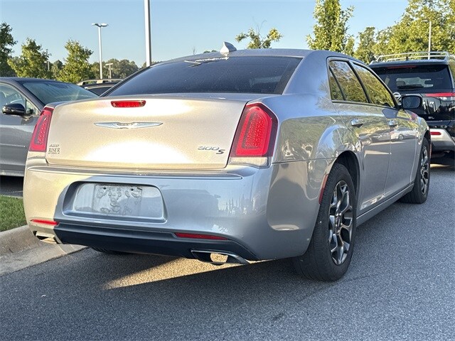 2016 Chrysler 300 S photo 3