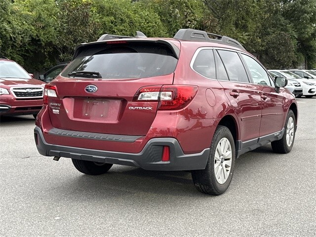 2018 Subaru Outback 2.5i Premium photo 2