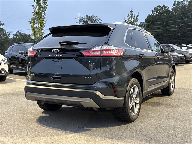 2022 Ford Edge SEL photo 2