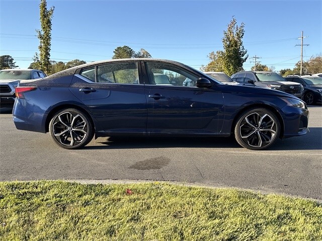 2023 Nissan Altima 2.5 SR photo 2