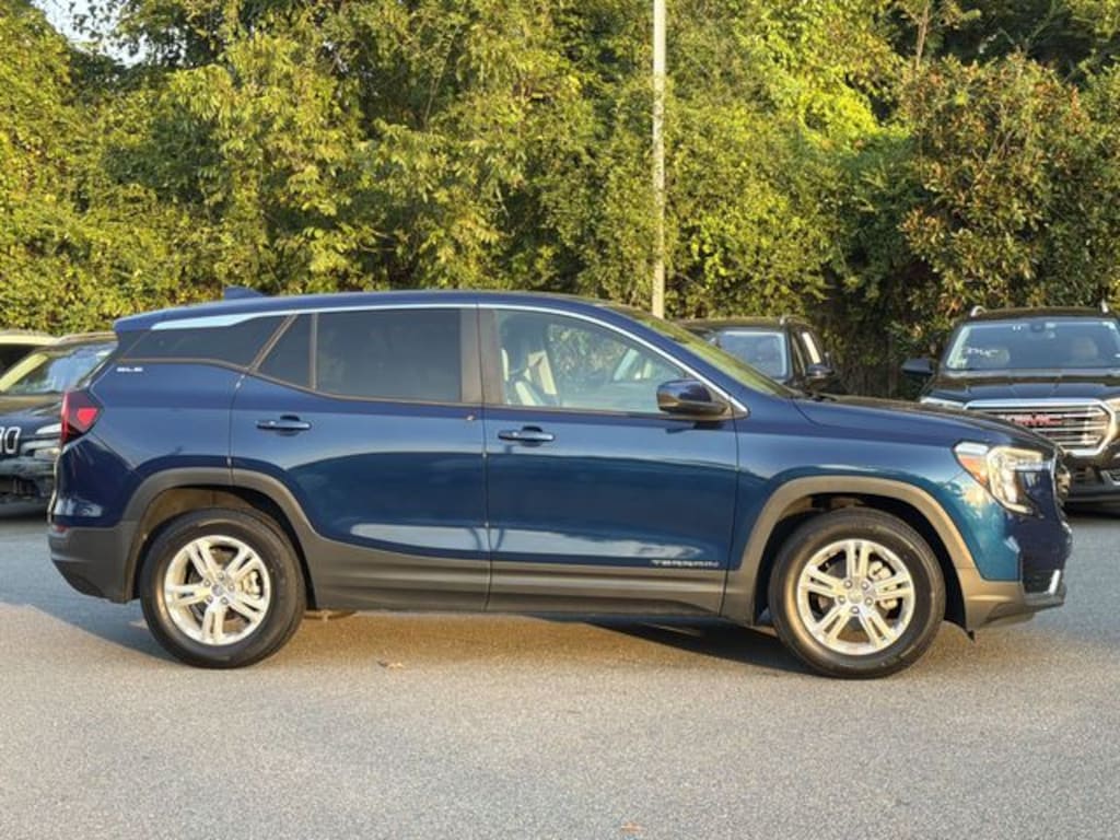 Used 2022 GMC Terrain SLE SUV