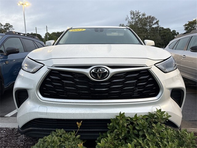 2023 Toyota Highlander L photo 2
