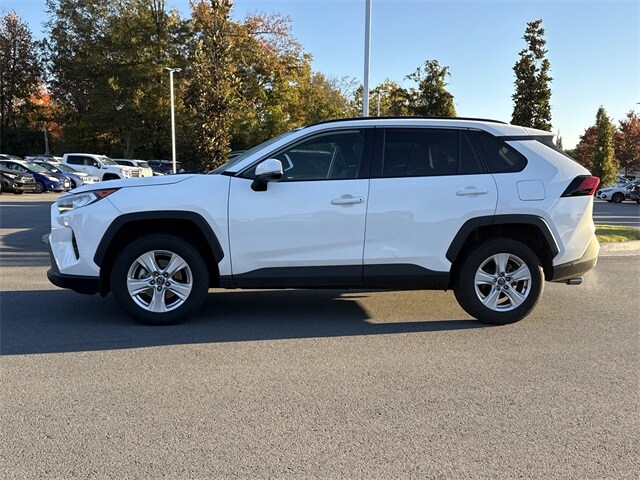 2019 Toyota RAV4 XLE photo 2
