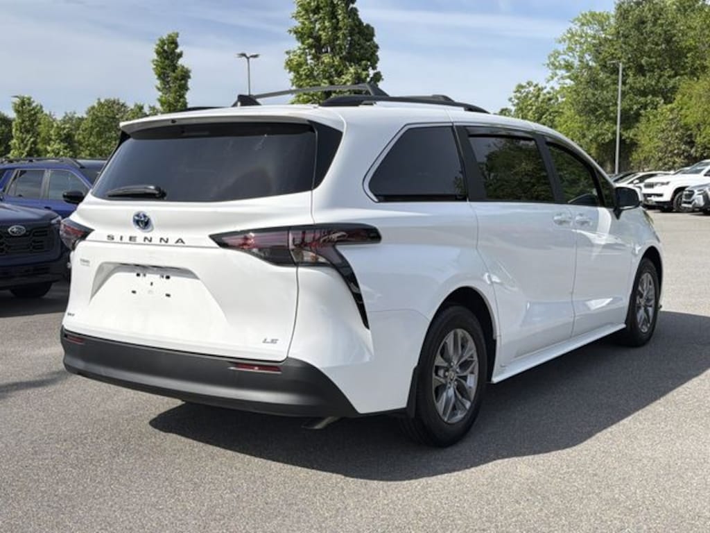 Used 2025 Toyota Sienna LE Minivan/Van