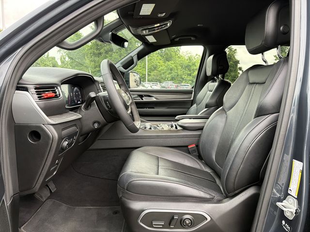 2024 Jeep Wagoneer L Series II - Photo 11