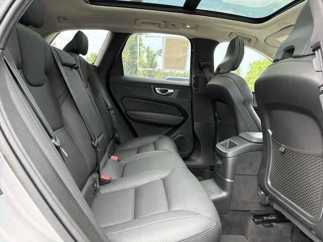 2023 Volvo XC60 Plus - Photo 11