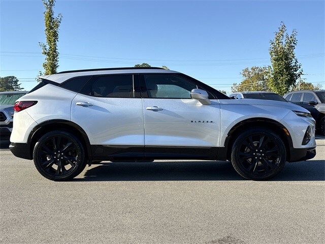 2022 Chevrolet Blazer RS photo 2