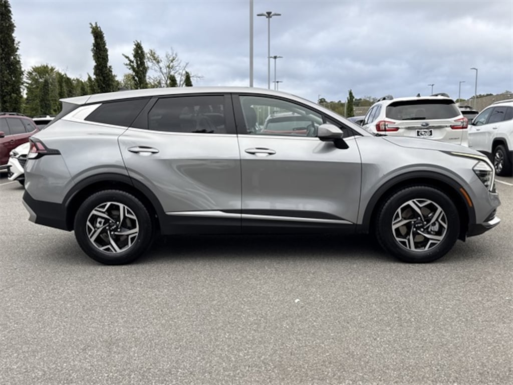 Used 2024 Kia Sportage LX SUV