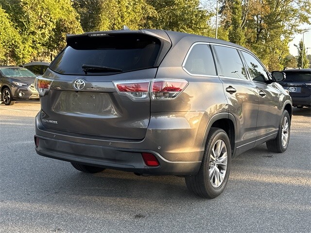 2016 Toyota Highlander LE Plus photo 2