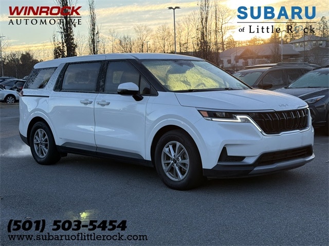 2024 Kia Carnival LX's photo