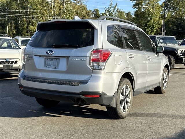 2018 Subaru Forester 2.5i Premium photo 3