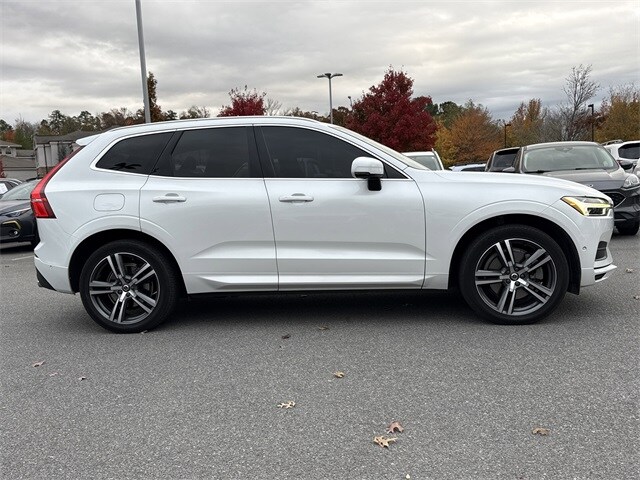 2019 Volvo XC60 T6 Momentum photo 2