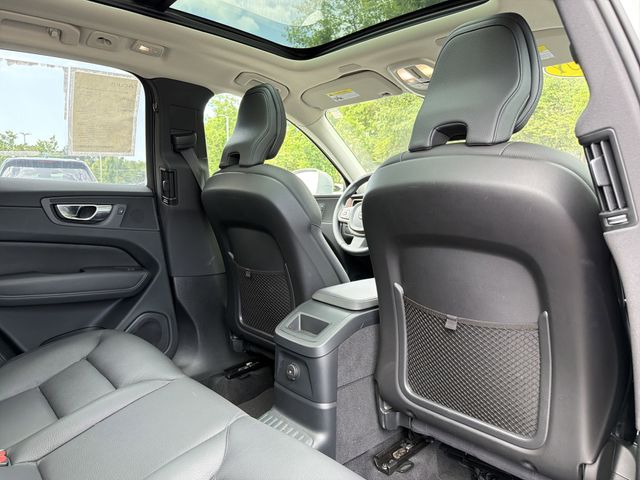 2023 Volvo XC60 Plus - Photo 12