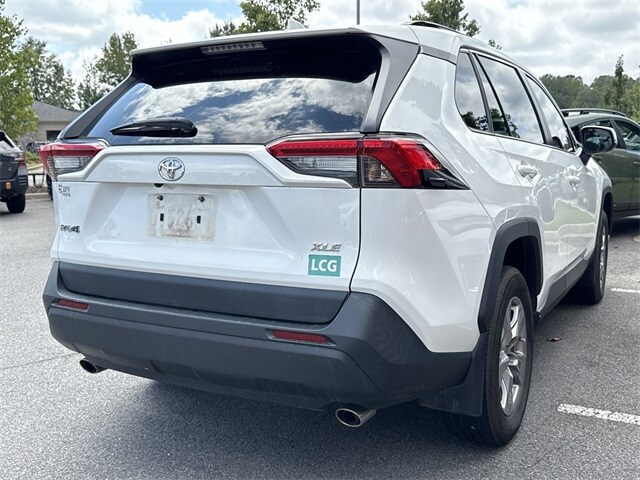 2022 Toyota RAV4 XLE photo 2