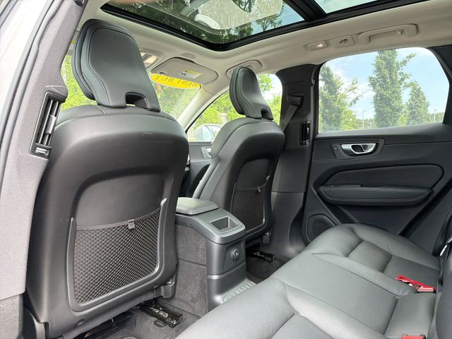2023 Volvo XC60 Plus - Photo 7
