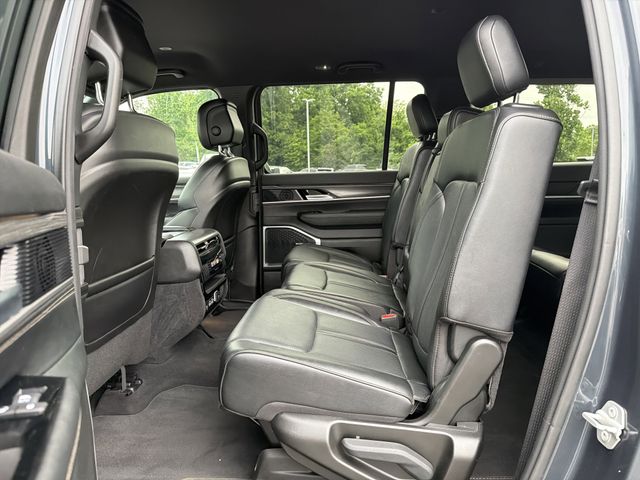 2024 Jeep Wagoneer L Series II - Photo 13