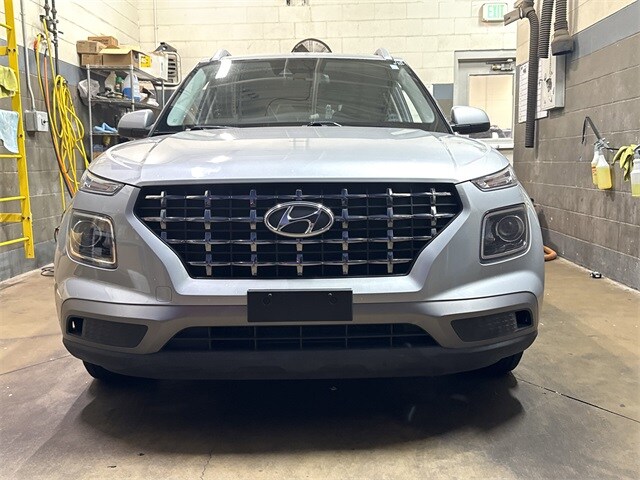 2020 Hyundai Venue SEL photo 3