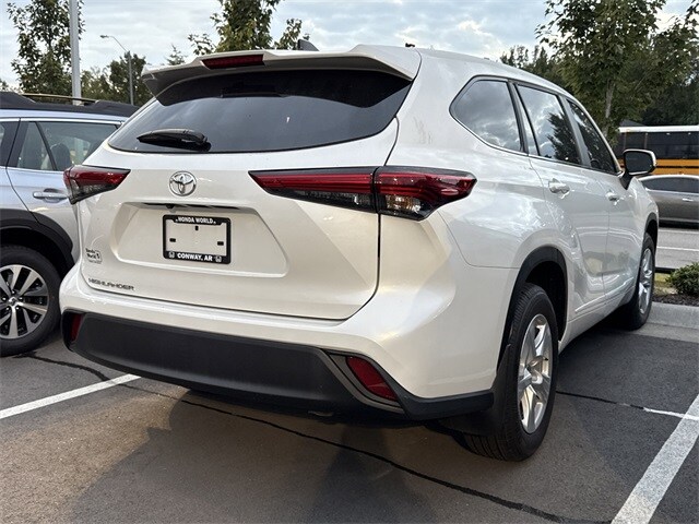 2023 Toyota Highlander L photo 4