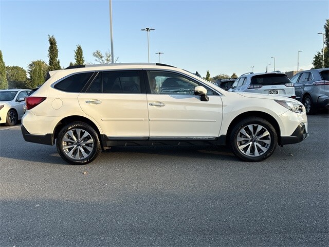 2018 Subaru Outback 2.5i Touring photo 2