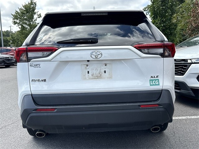 2022 Toyota RAV4 XLE photo 3
