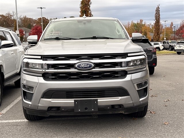 2022 Ford Expedition MAX Limited photo 2