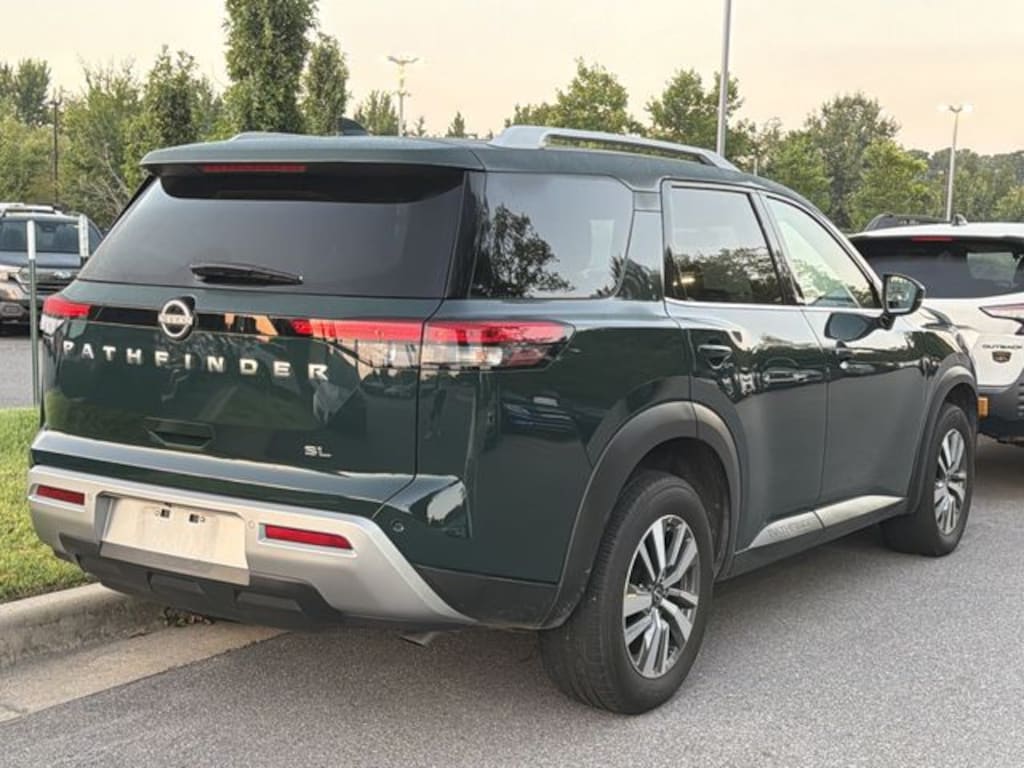 Used 2025 Nissan Pathfinder SL SUV