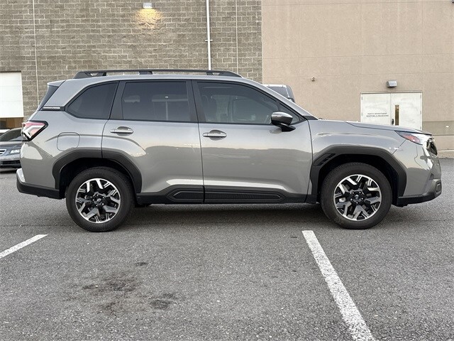 2025 Subaru Forester Premium Base photo 2