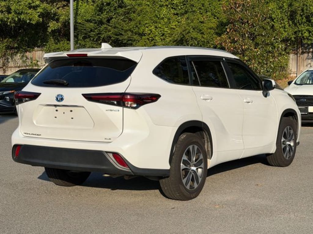 Used 2024 Toyota Highlander Hybrid XLE SUV