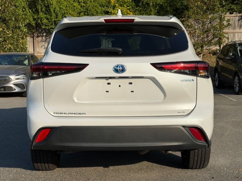 Used 2024 Toyota Highlander Hybrid XLE SUV