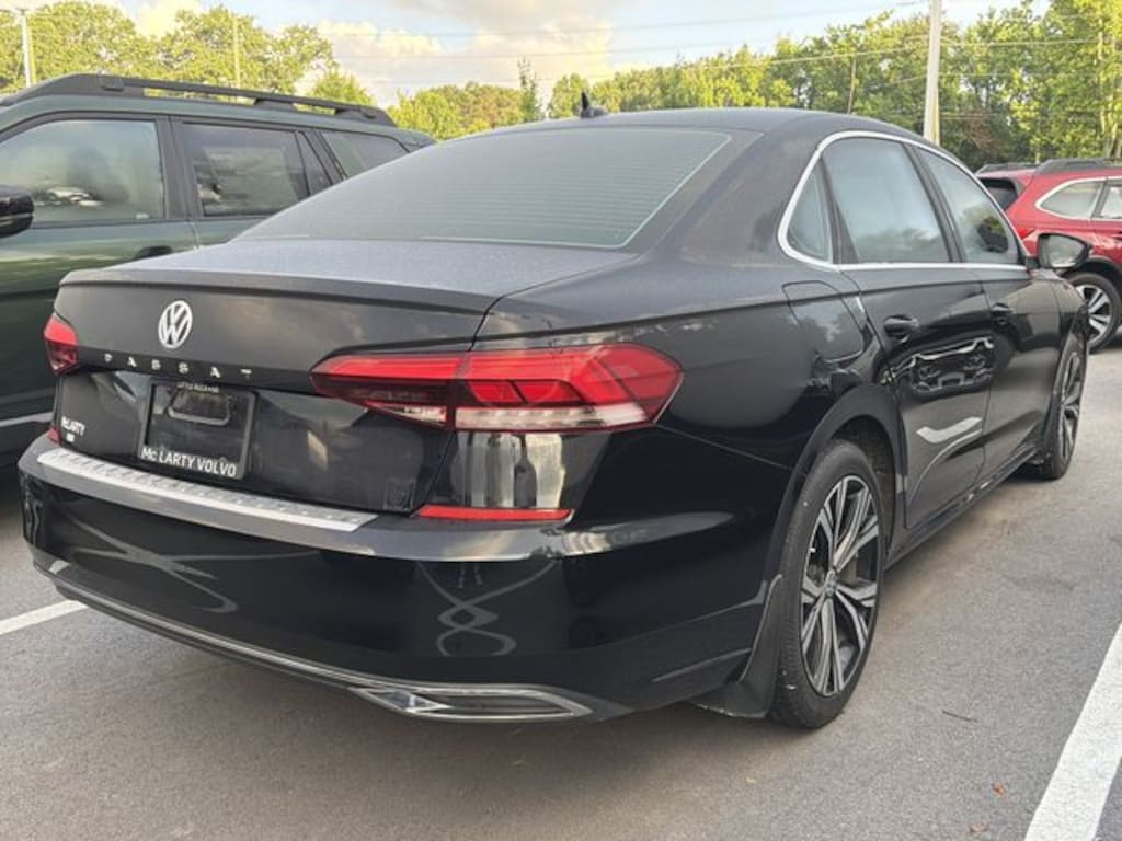Used 2021 Volkswagen Passat 2.0T SE Sedan