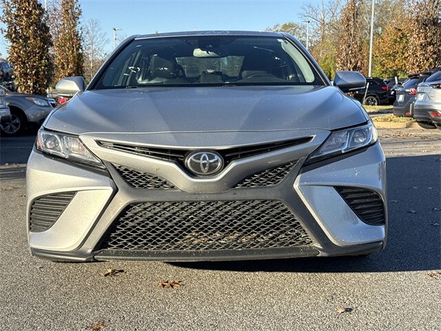 2019 Toyota Camry SE photo 2