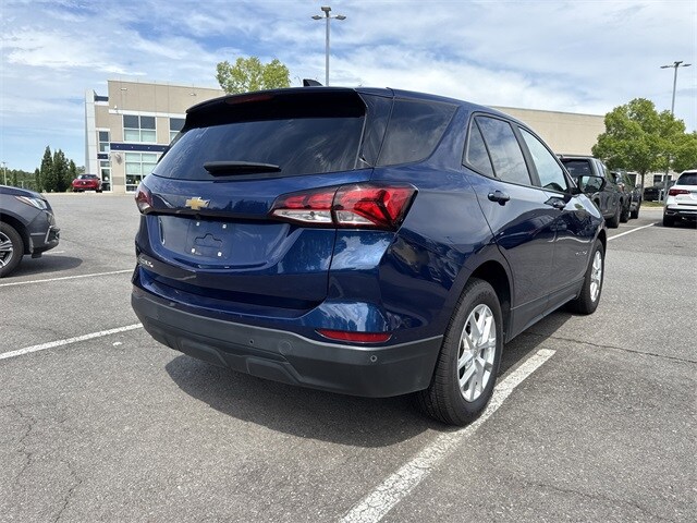 2022 Chevrolet Equinox LS photo 3