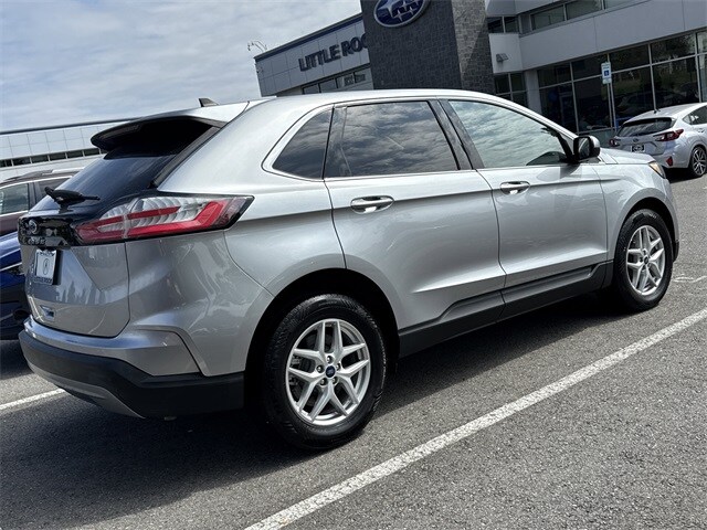 2022 Ford Edge SEL photo 2