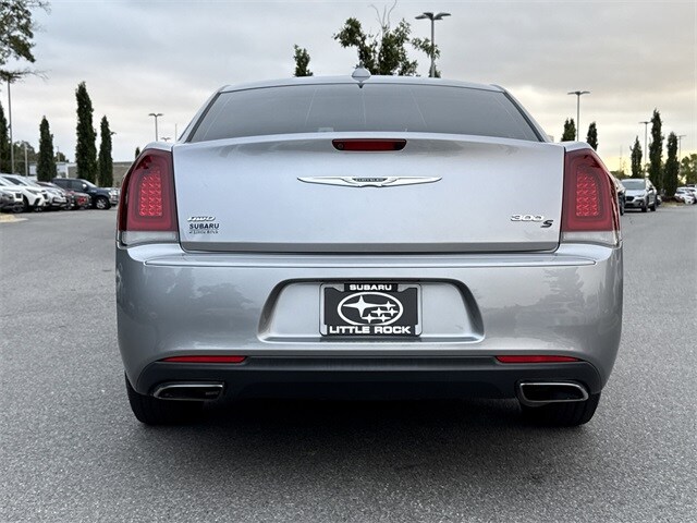 2016 Chrysler 300 S photo 4