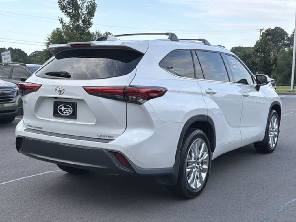 Used 2023 Toyota Highlander Limited SUV