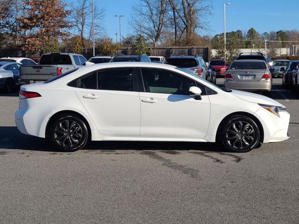 Used 2022 Toyota Corolla LE Sedan