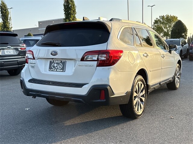 2018 Subaru Outback 2.5i Touring photo 3