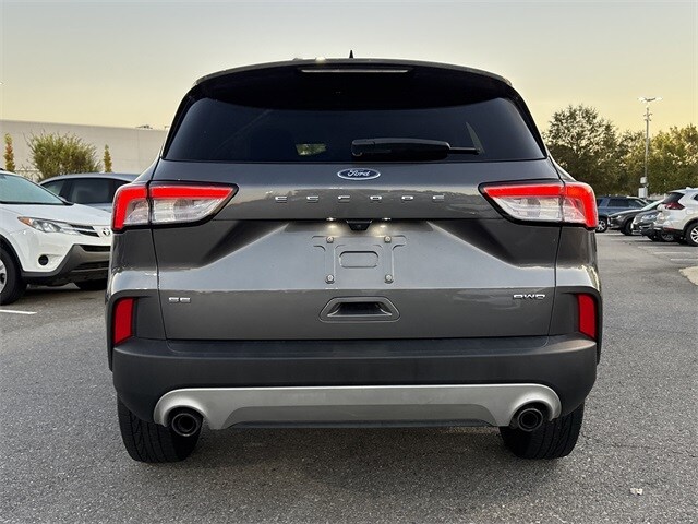 2021 Ford Escape SE photo 3