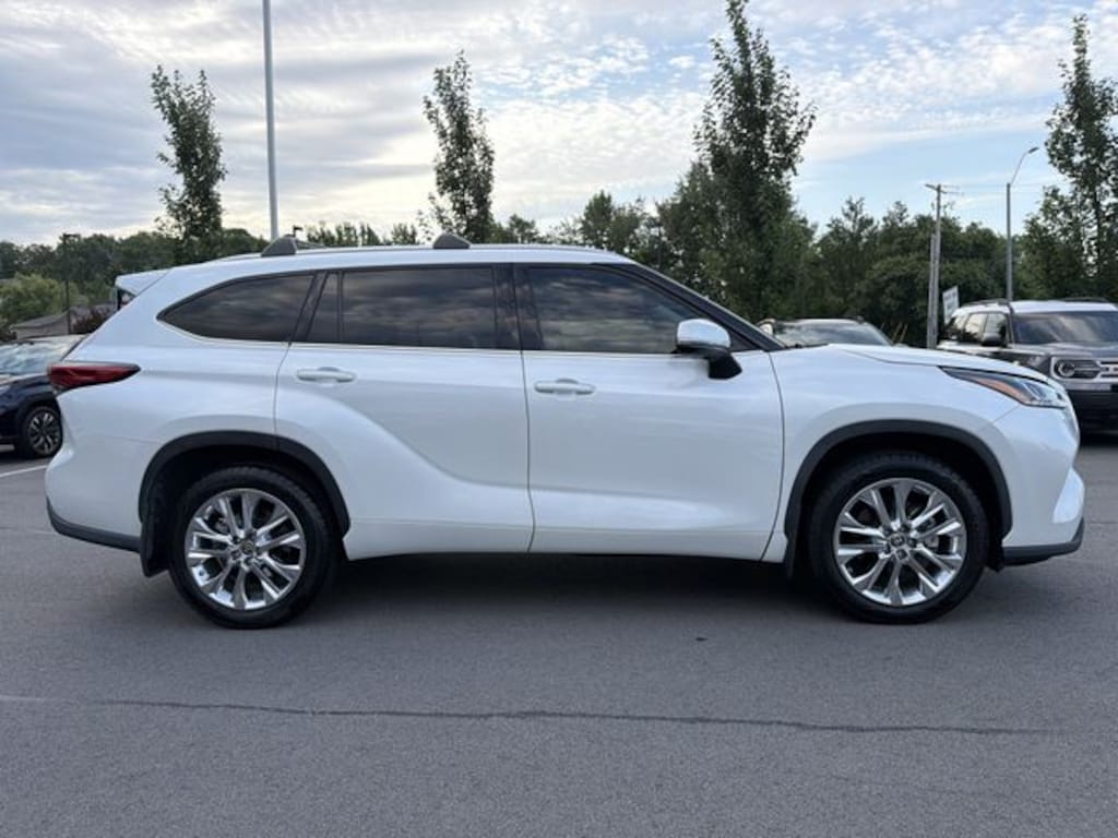 Used 2023 Toyota Highlander Limited SUV