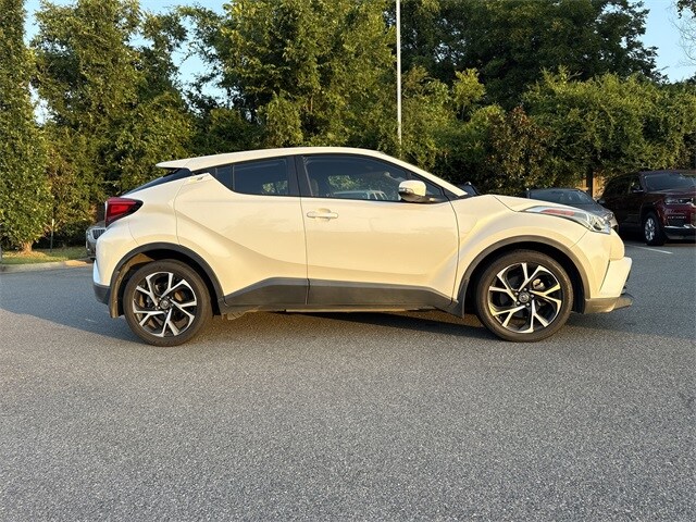 2018 Toyota C-HR XLE photo 2
