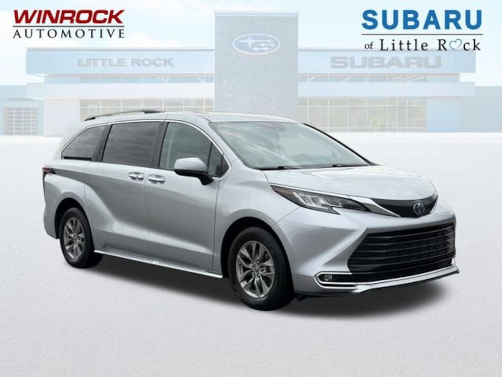Used 2023 Toyota Sienna XLE Minivan/Van