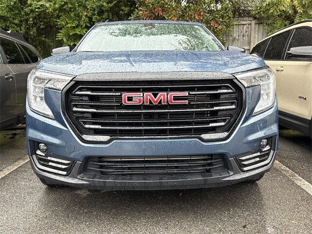 2024 Gmc Terrain SLT photo 2