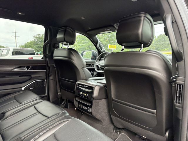 2024 Jeep Wagoneer L Series II - Photo 19