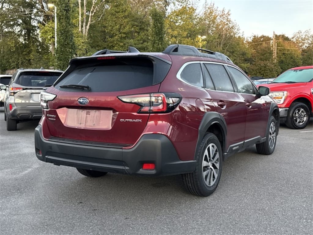 Used 2024 Subaru Outback Premium SUV