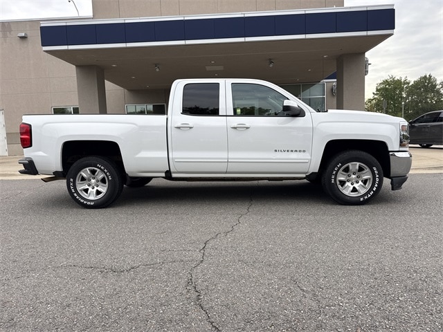 Used 2018 Chevrolet Silverado 1500 LT with VIN 1GCRCREH9JZ247368 for sale in Little Rock